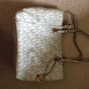 Micheal Kors Purse